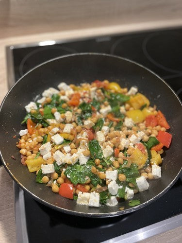 KICHERERBSEN-GEMÜSETOPF MIT FETA