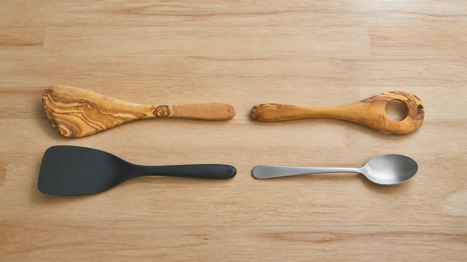 Kochlöffel: Holz, Plastik oder Metall? Vergleich 2026