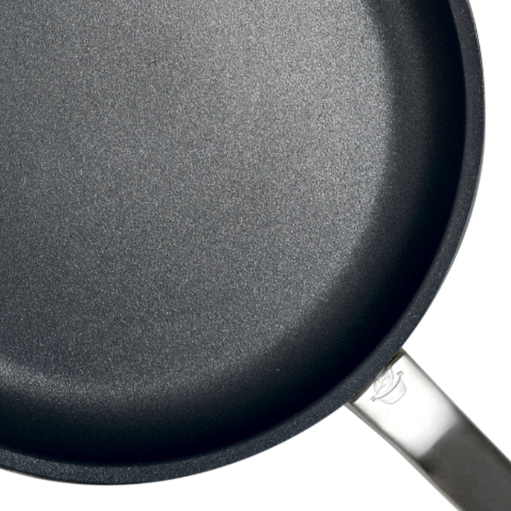 GreenKitchen Set "TiKenko-Pan 28cm mit Oriki Messer Allround und Daizen Schneidebrett"