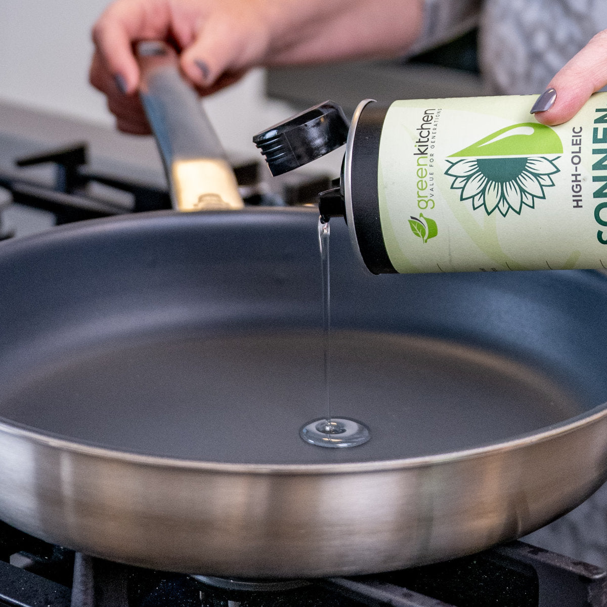 GreenKitchen Set "TiKenko-Pan 28cm mit Oriki Messer Chef und Sonnenblumenöl"